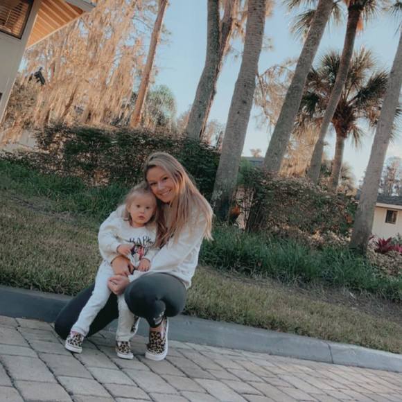 Profile Picture of Hannah Mitchell (@hmitchell22) on Poshmark