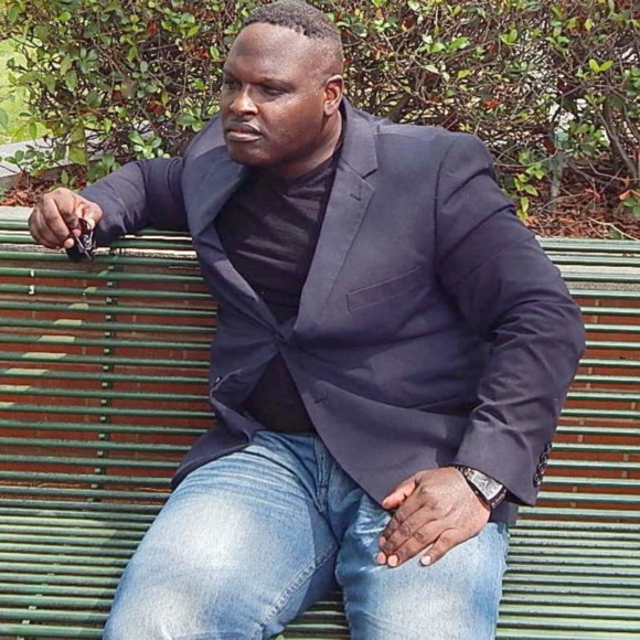 Profile Picture of Calvin Moore (@mooreman26) on Poshmark