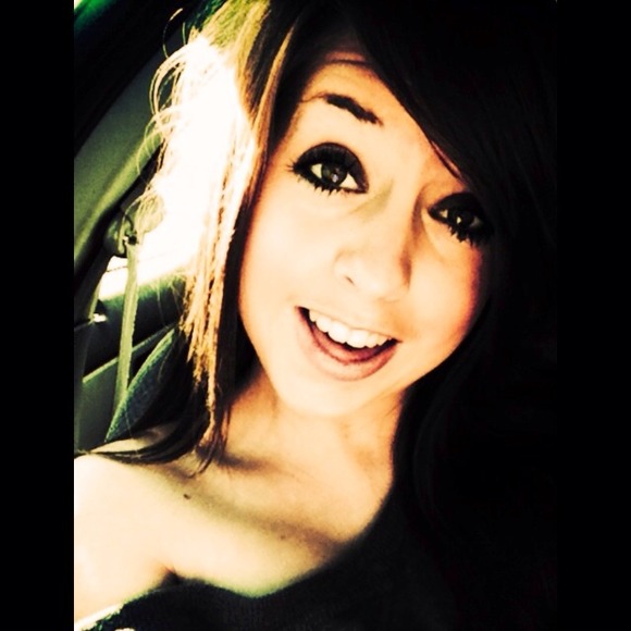 Profile Picture of Amanda Puglizevich (@mandapug) on Poshmark