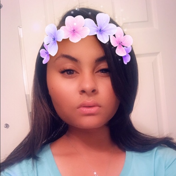 Profile Picture of Tiesha Roberts (@tiesharoberts15) on Poshmark