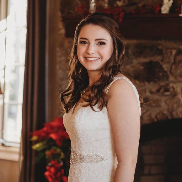 Profile Picture of Lindseyann Gusler (@lindsllaayyy) on Poshmark