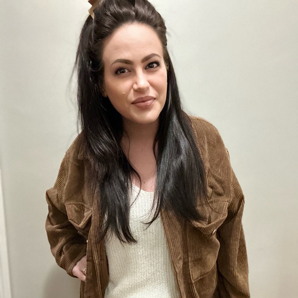 Profile Picture of Amanda Asposto (@amanduha) on Poshmark