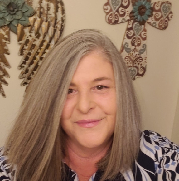 Profile Picture of Carolyn Barton (@csouthern67) on Poshmark