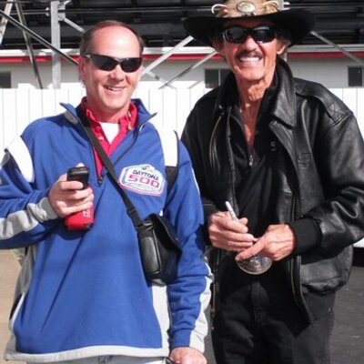 Profile Picture of Mike MacLennan#NFB (@mikefordi9) on Twitter