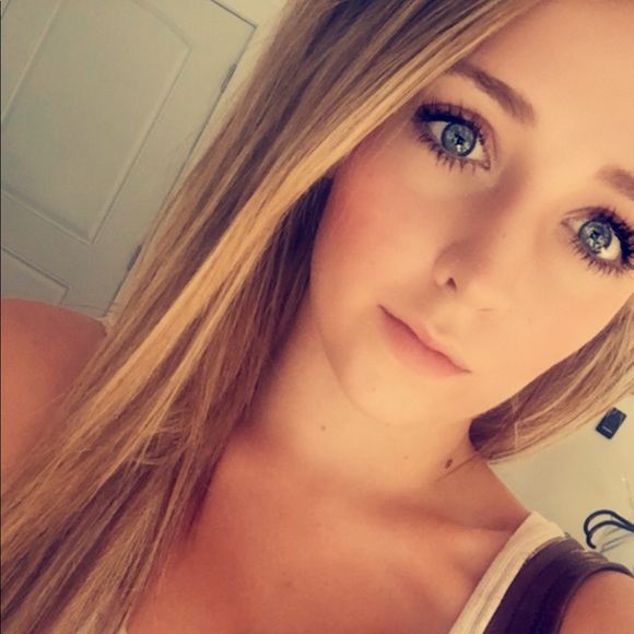 Profile Picture of Cassidy Paul (@cassidy_paul) on Poshmark