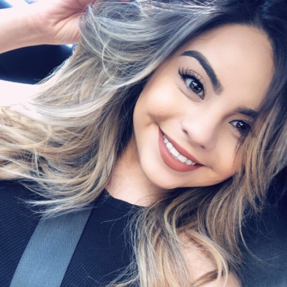 Profile Picture of Danielle Jauregui (@danielleanna_) on Poshmark