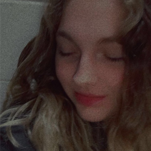 Profile Picture of Lillie Reasor (@lilliereasor) on Poshmark