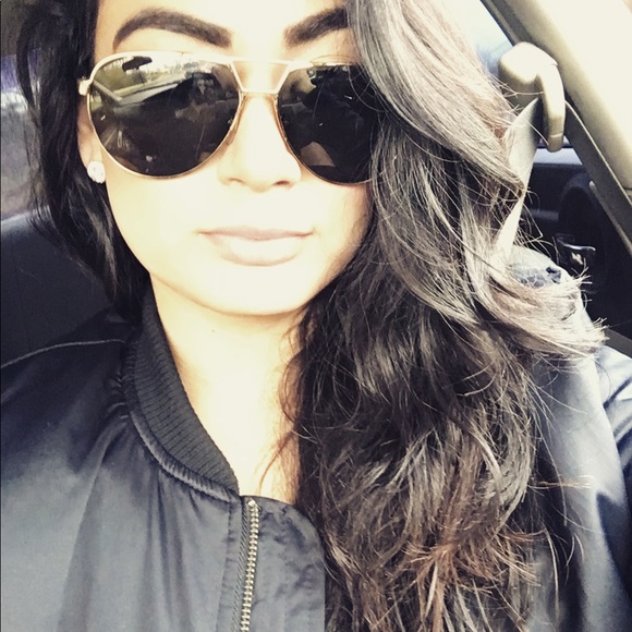 Profile Picture of Bianca Murillo (@biancabee2300) on Poshmark