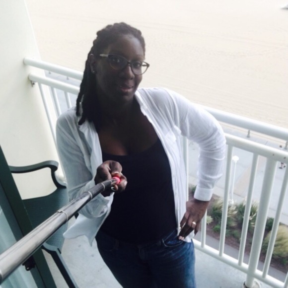 Profile Picture of Paula Tracy (@curlytop143) on Poshmark