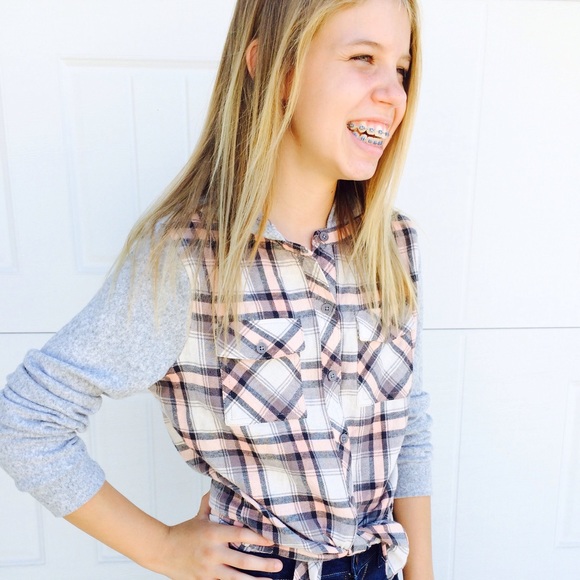 Profile Picture of Julia Tingey (@tingeyyy) on Poshmark