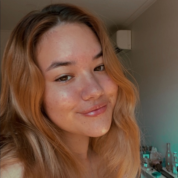 Profile Picture of Lucy Craig (@lucycraig42) on Poshmark
