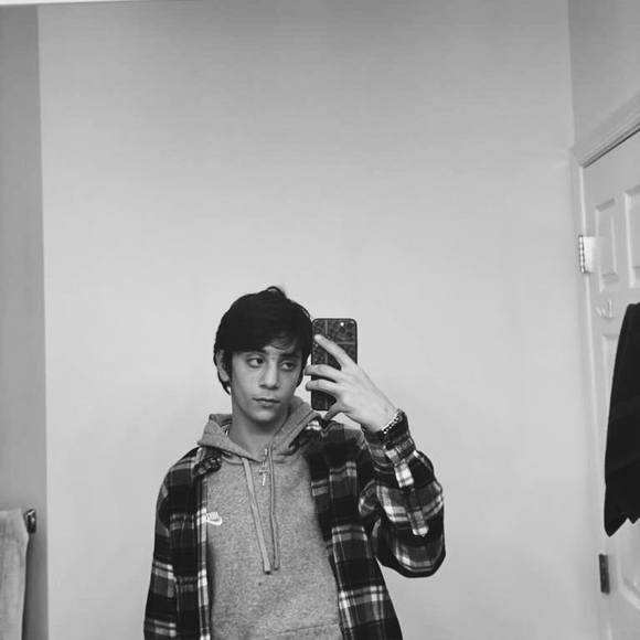 Profile Picture of Joe Baaklini (@joebaaklini) on Poshmark