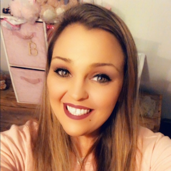 Profile Picture of Chadney Morrick (@chadneymichelle) on Poshmark