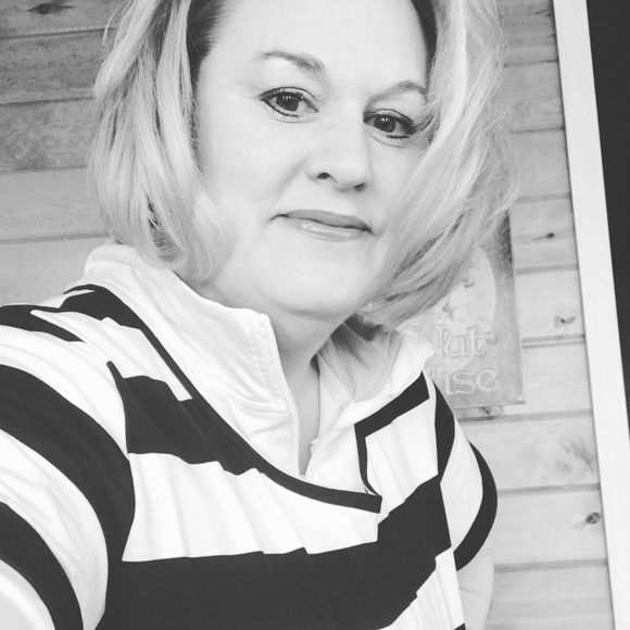 Profile Picture of Toni Corkill (@corkytr) on Poshmark