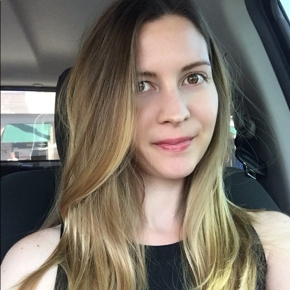 Profile Picture of Ariel Gossett (@arigossett) on Poshmark