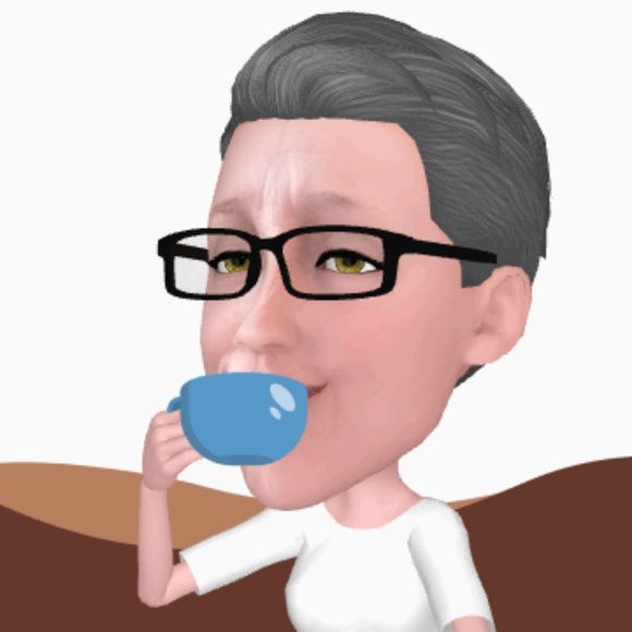 Profile Picture of Sylve Sivret (@sylvesivret) on Poshmark