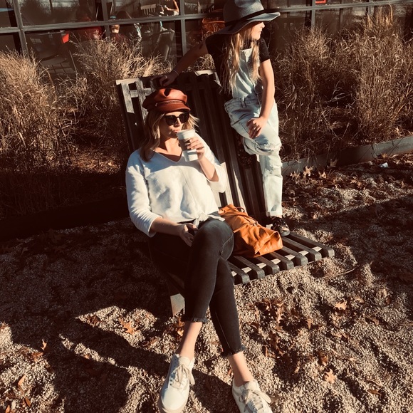 Profile Picture of L Hart (@hartandsoull) on Poshmark