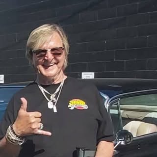 Profile Picture of Jonathan Q Henriksen (@jonathan.henriksen) on Instagram