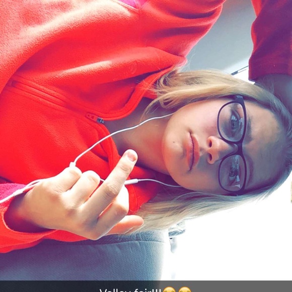 Mia Buchite - Poshmark Profile Picture of Mia Buchite (@miabuchite) on Poshmark