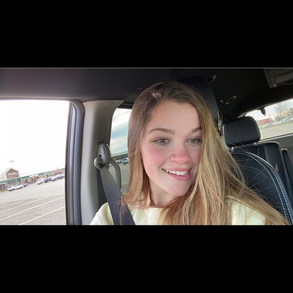Profile Picture of Ainsley Wiegers (@awiegers5) on Poshmark