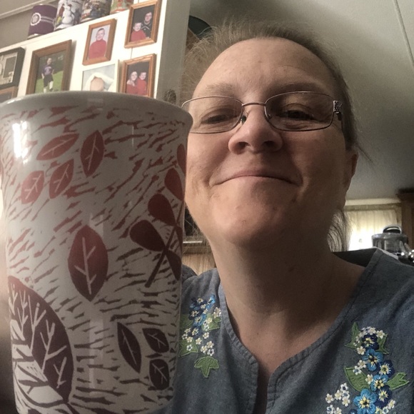 Profile Picture of Loretta Stirewalt (@sew_crazy) on Poshmark