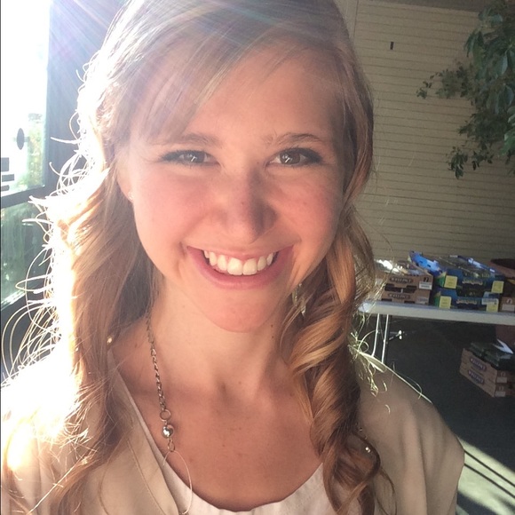 Profile Picture of Alyssa Brimley (@lyssalu3) on Poshmark