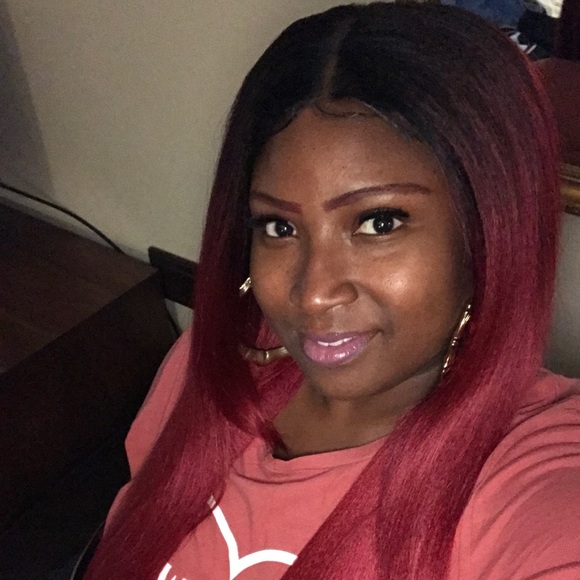 Profile Picture of Nikki Graham (@prettynikki81) on Poshmark