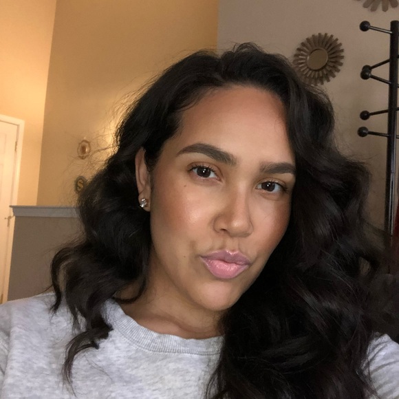 Profile Picture of Samantha Wray (@swray01) on Poshmark