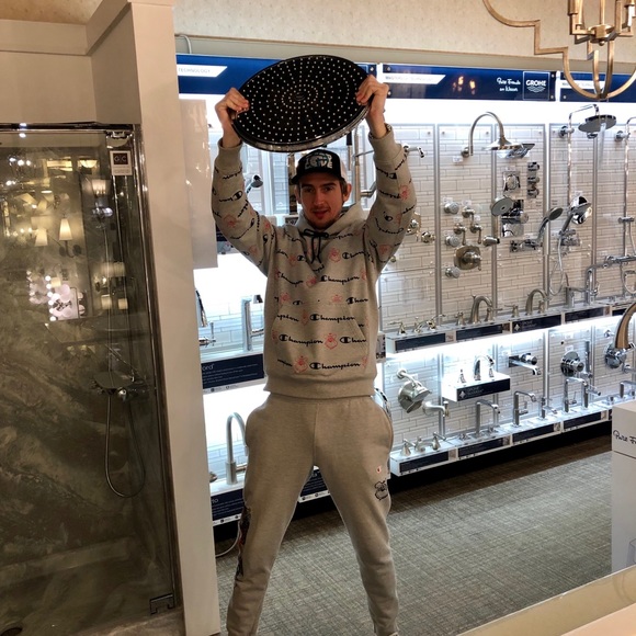 Profile Picture of Jesse Krupinski (@jeskgoods610) on Poshmark