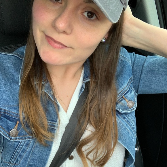 Profile Picture of Courtney Phenix (@courttort1110) on Poshmark