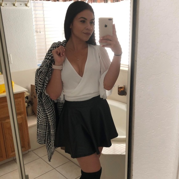 Profile Picture of Leslie Charondo (@bbbv89) on Poshmark