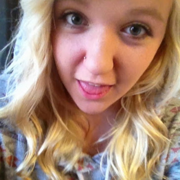 Profile Picture of Bree Watmore (@bree_watmore) on Poshmark