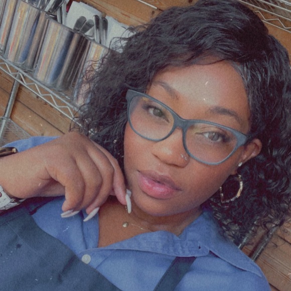 Profile Picture of Gloria Wright (@gloriawright208) on Poshmark