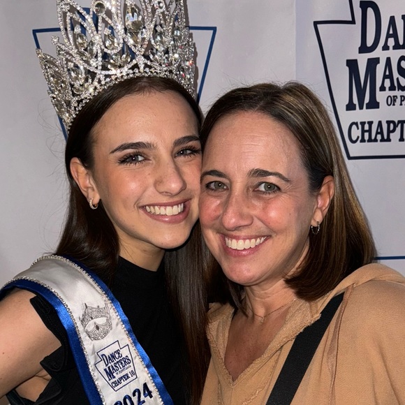 Profile Picture of Adrienne Milsom (@adriennemilsom) on Poshmark