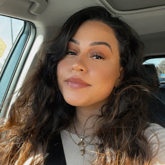 Jocelyn Alvarado - Poshmark Profile Picture of Jocelyn Alvarado (@_jociee_) on Poshmark