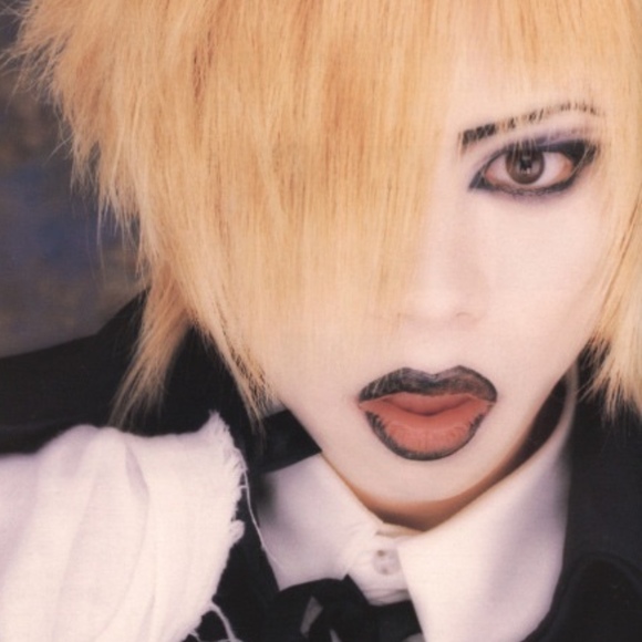 Profile Picture of Alexis Karcz (@babiegirlll) on Poshmark