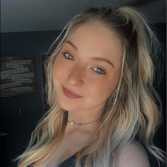 Profile Picture of Paige Blevins (@paigekenzie21) on Poshmark