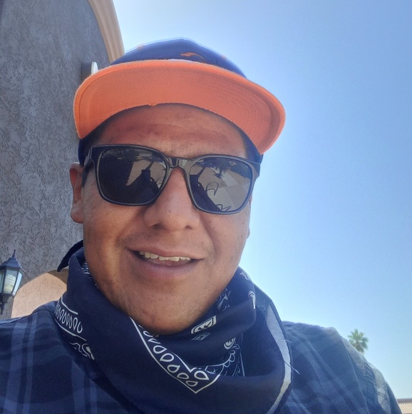 Profile Picture of Manny Manuel (@mannythreetwo) on Poshmark