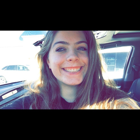 Profile Picture of Callista Baudler (@callistatb) on Poshmark