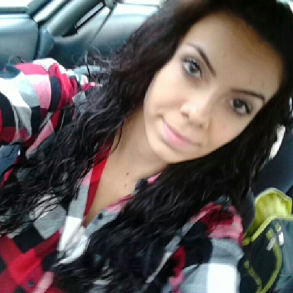 Profile Picture of Amira Arnautovic (@amiraa23) on Poshmark