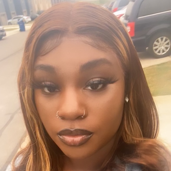 Profile Picture of Sylvania Pierre (@m3lanincurvzz) on Poshmark