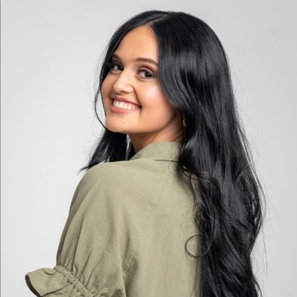 Profile Picture of Olivia Schulte (@oliviaschultee) on Poshmark