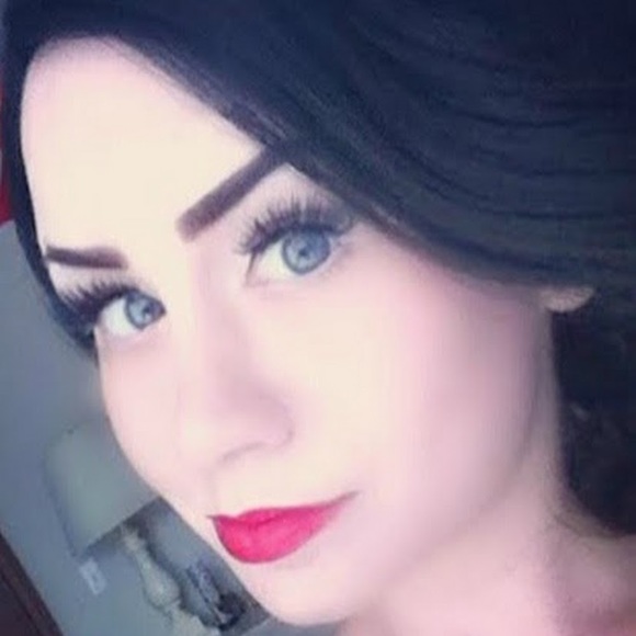 Profile Picture of Simone Smith (@simonesmith8789) on Poshmark