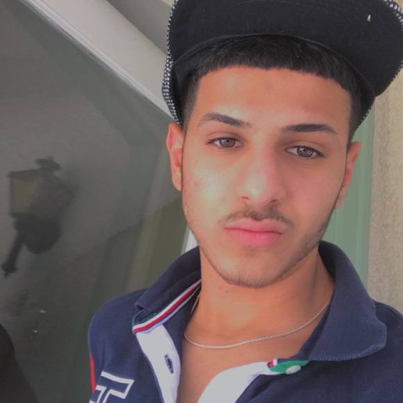 Profile Picture of Ali Hesham (@alihesham) on Poshmark