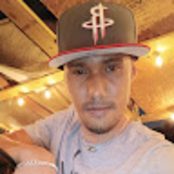 Profile Picture of Jonathan Torrez (@jonathantorr899) on Poshmark