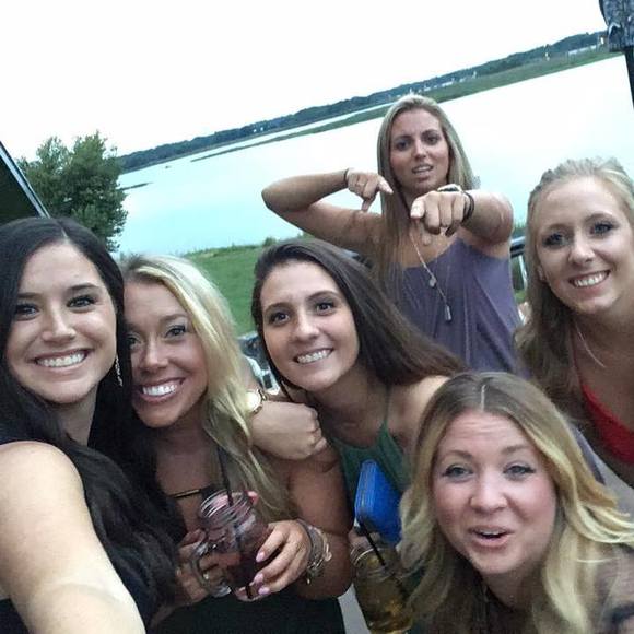 Profile Picture of Lindsay Dimuzio (@ldimuzio27) on Poshmark