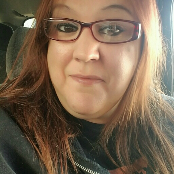 Profile Picture of Tara Stickles (@tara_stickles2) on Poshmark