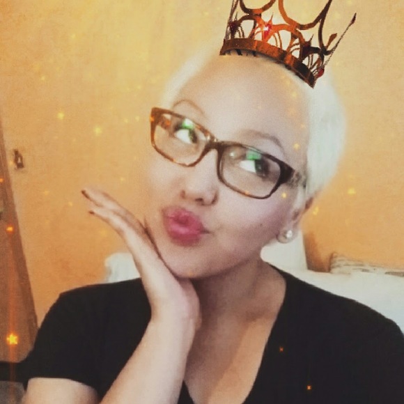 Profile Picture of Mira Wanatee (@wanateemira) on Poshmark