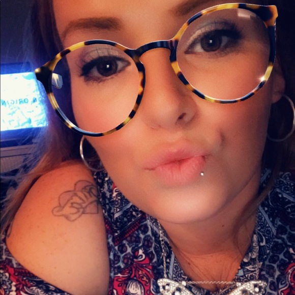 Profile Picture of Kim Royal (@kimwith3kids) on Poshmark