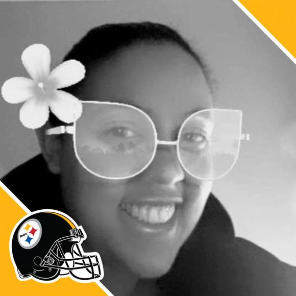 Profile Picture of Amanda Scruggs (@amandascruggs) on Poshmark